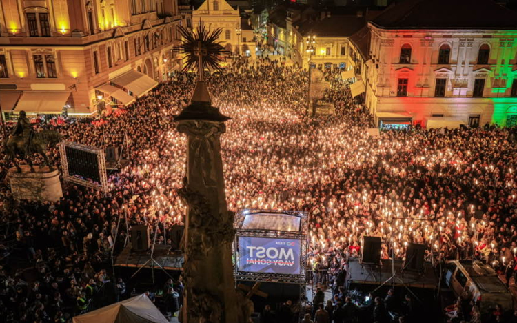 Óriási tömeg fogadta Magyar Pétert Pécsett