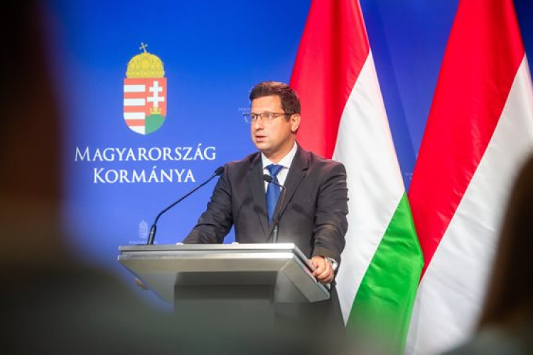 Gulyás Gergely megfontolná, hogy Magyarország katonai segítséget nyújtson, ha Trump kéri